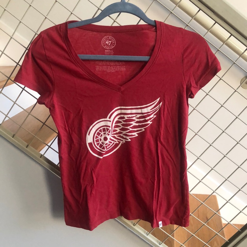 Red Wings v-neck